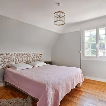 Maison Rétro Avec Jardin Et 5 à - Fr-1-788-34 * Merville-Franceville-Plage