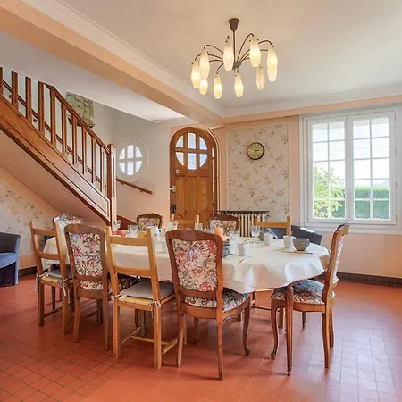 Maison Rétro Avec Jardin Et 5 à - Fr-1-788-34 *