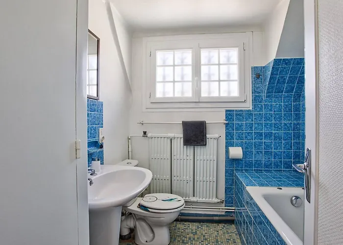 Holiday home Maison Retro Avec Jardin Et 5 A - Fr-1-788-34 *