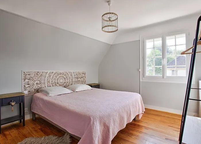 Maison Retro Avec Jardin Et 5 A - Fr-1-788-34 * Merville-Franceville-Plage