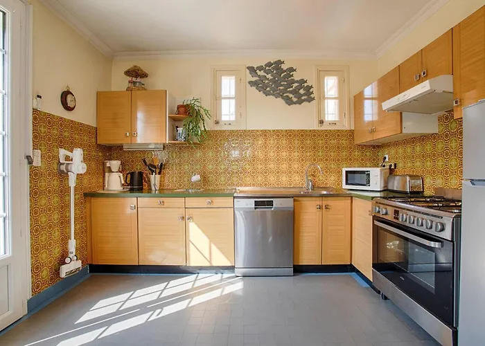 Holiday home Maison Retro Avec Jardin Et 5 A - Fr-1-788-34